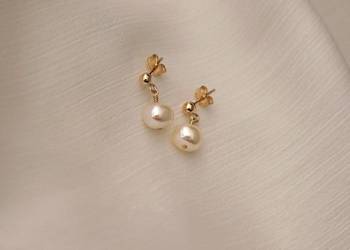 Freshwater Pearl Oval 6mm Ear Studs With Golden Peas Ear Clip